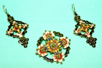 Гарнитур «Соцветие». Нейзильбер, перегородчатая эмаль, 1993 год.